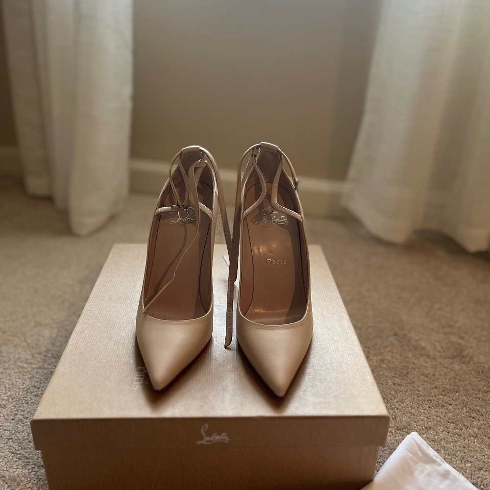 NWT Christian Louboutin